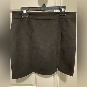 Women’s black suede like mini skirt M